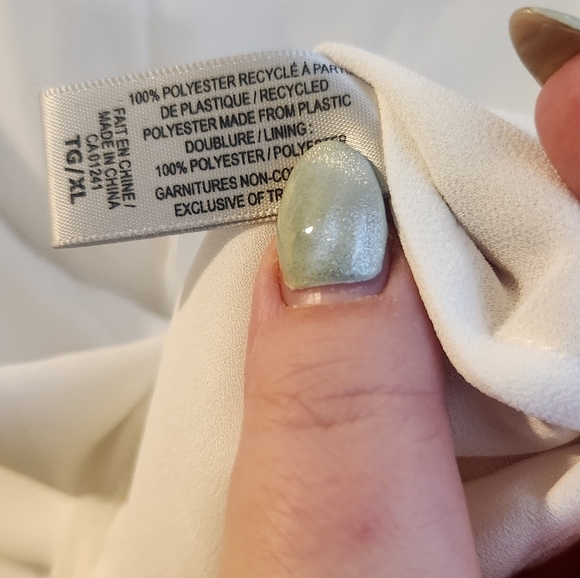 NWT- Simons Contemporaine V Neck Silky Cami - Picture 6 of 6